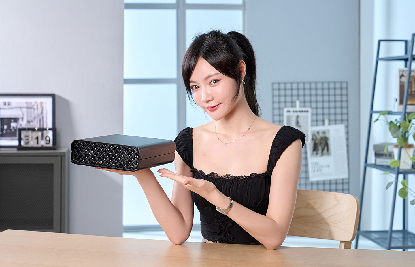 HP Z2 Mini G1i 體積小巧，但卻是不折不扣的工作站級桌機。