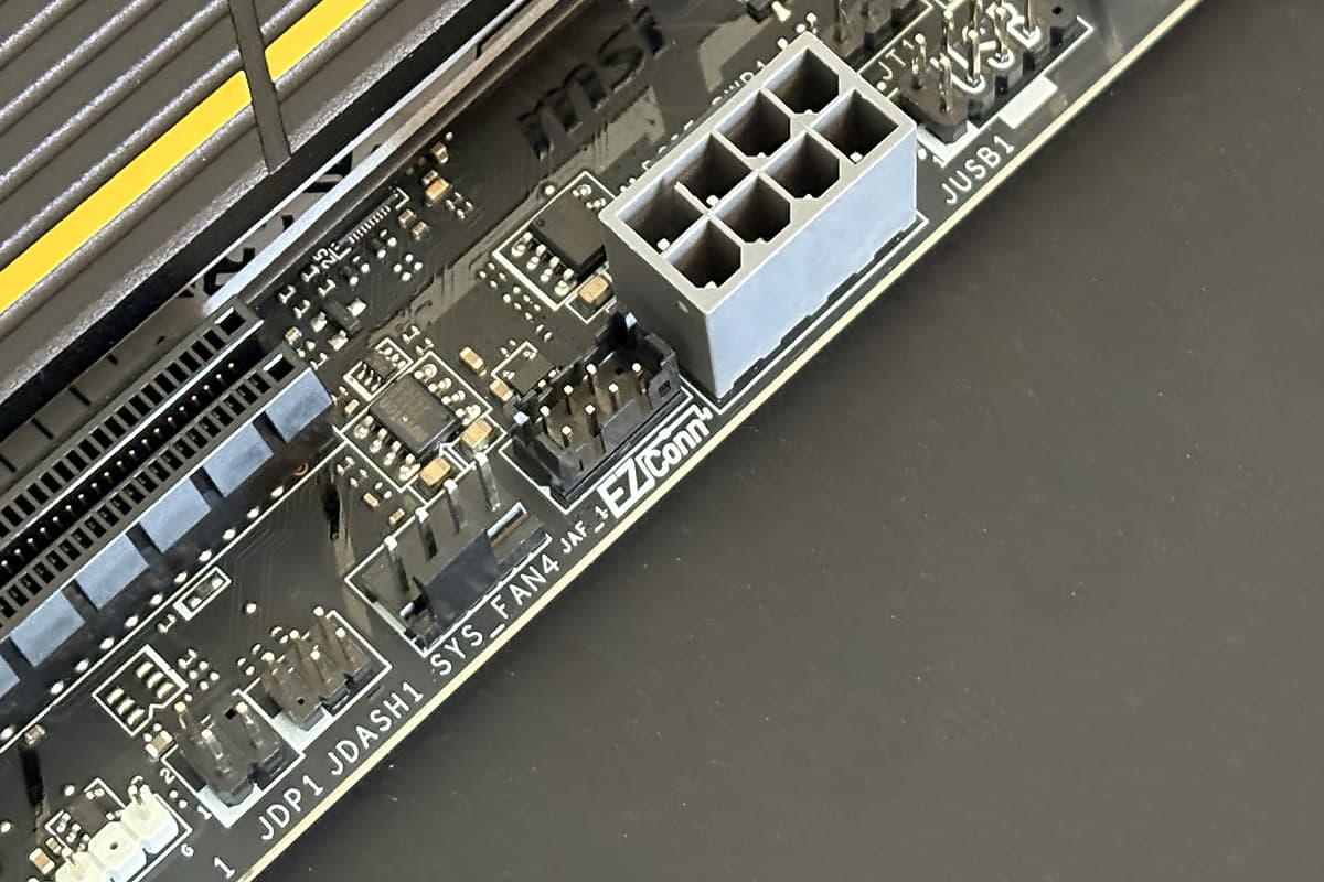 EZ Conn 腳座可以大幅簡化水冷設備的設定流程，當然了，只有微星主機板可獨享。