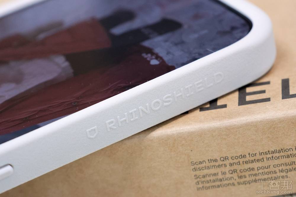 側邊的 logo 剛好可以防滑。