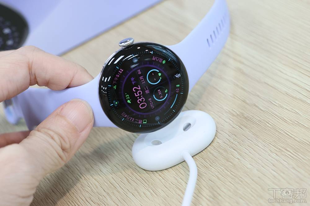 41mm 版本內建 325mAh 電池。