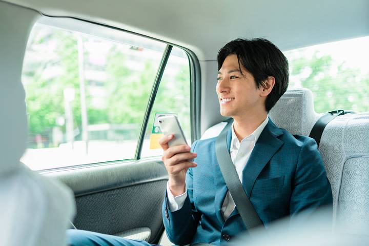 袋鼠金融推「交通月卡」！月付 99 元享共享機車、計程車、停車及機場接送總價千元折扣金