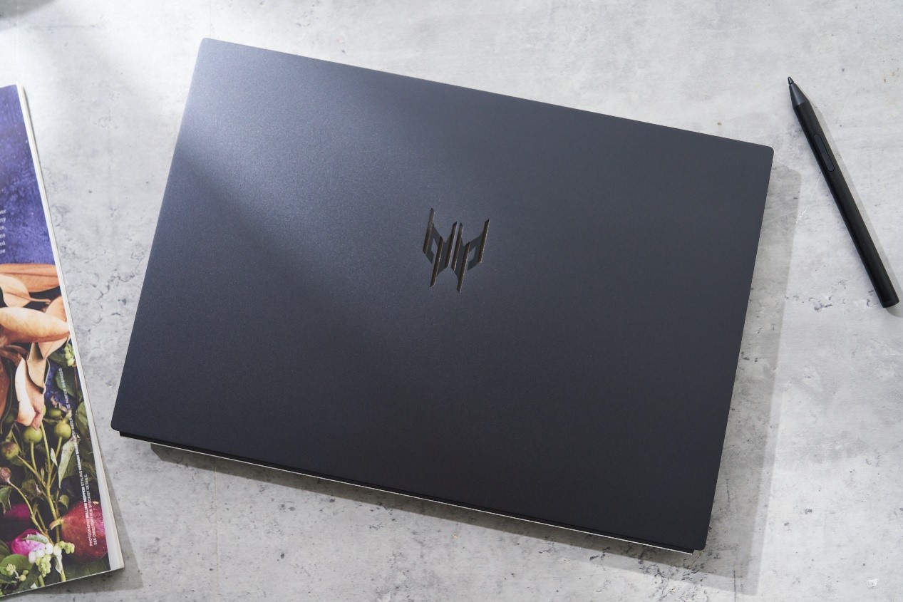 Triton 14 AI 機身以鋁合金材質打造，外層採霧面處理，具備防指紋與抗汙特性，質感與耐用度兼具。