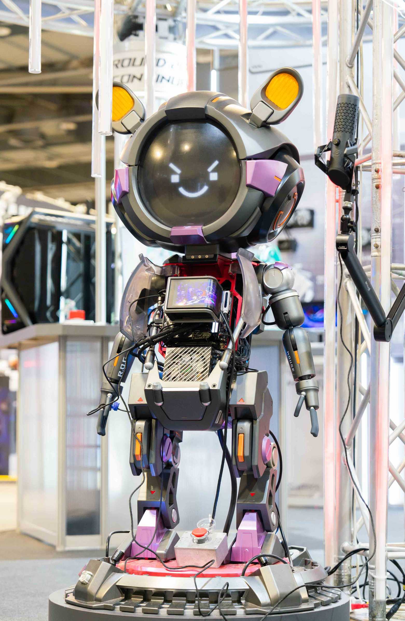 ROG 亮相 WirForce 2025，推出 RTX 5090 純金版顯示卡與多項限定優惠