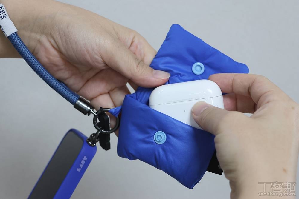 耳機收納包可以放 AirPods Pro。