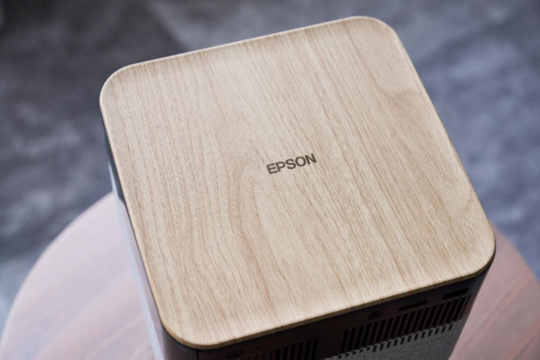 Epson 行動娛樂投影機 EF-61、EF-62、EF-72 評測：3 核心亮彩引擎加持，樹立移動劇院「聲光美色」新標準