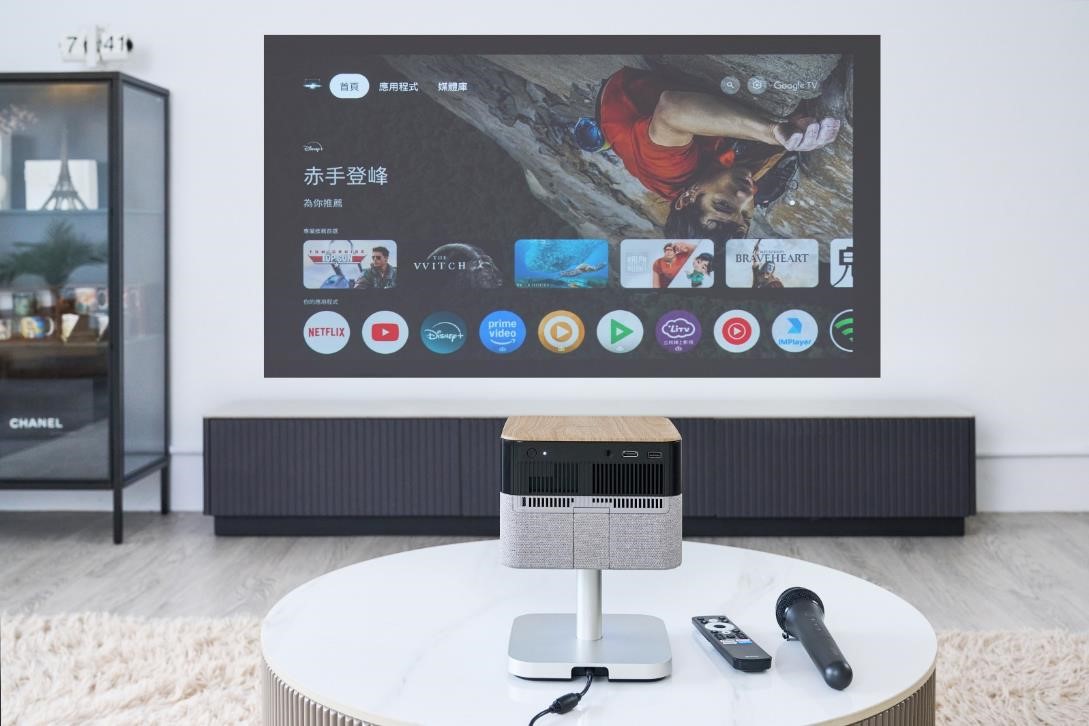 EF-61、EF-62、EF-72 內建 Google TV 作業系統，開機連網即可使用，不用再另外準備電視卡。