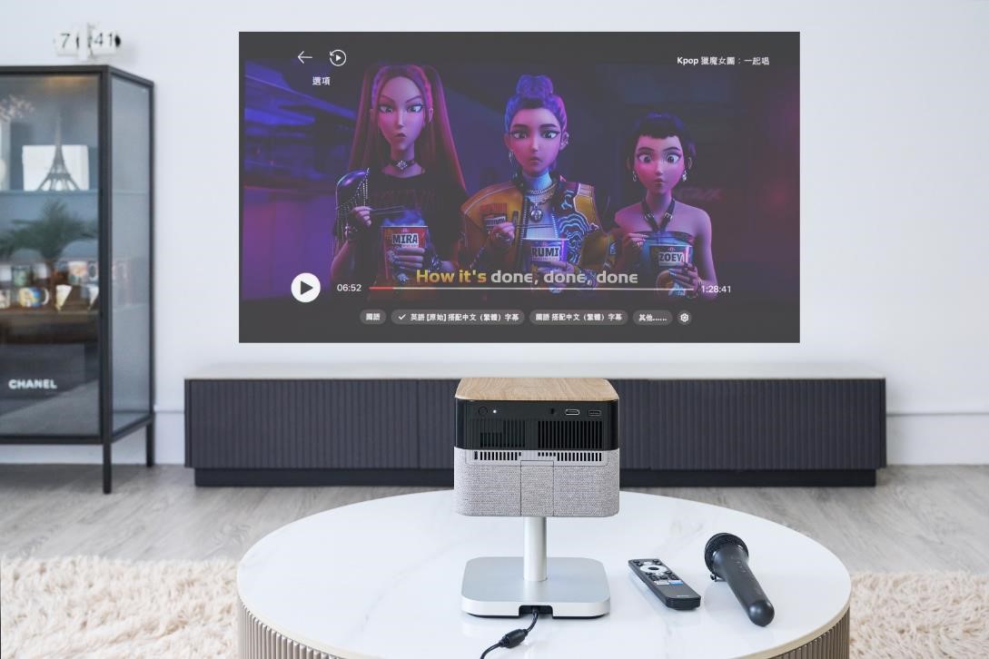 卡拉 OK 功能搭配 Netflix 剛推出的《Kpop 獵魔女團：一起唱》可說是再適合不過了！