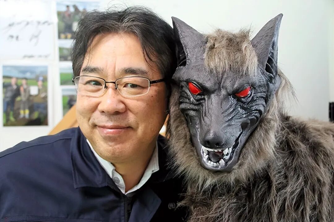 日本「機器狼」紅到國外！雙眼冒紅光、大吼 90 分貝，變身超獵奇「驅熊神器」