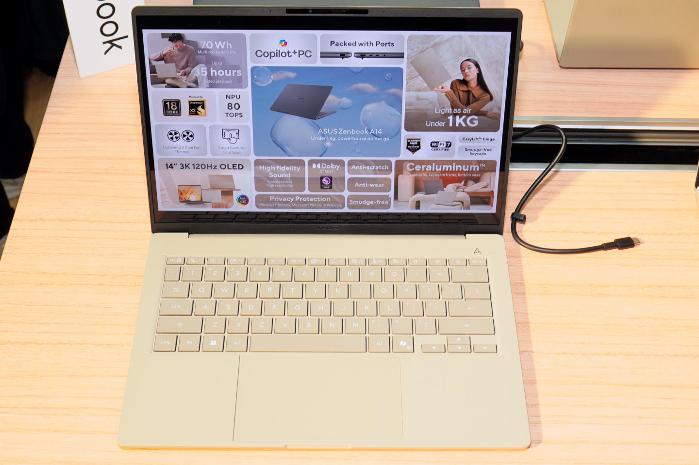 Zenbook A14則為14吋機種。