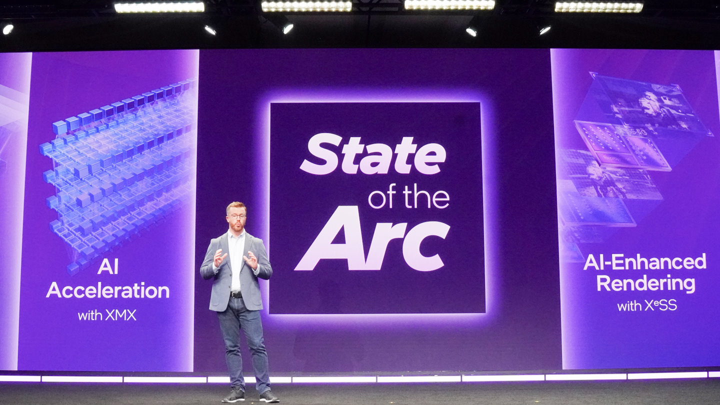 Intel副總裁暨PC產品行銷總經理Dan Rogers接著介紹Arc內建顯示晶片的特色。