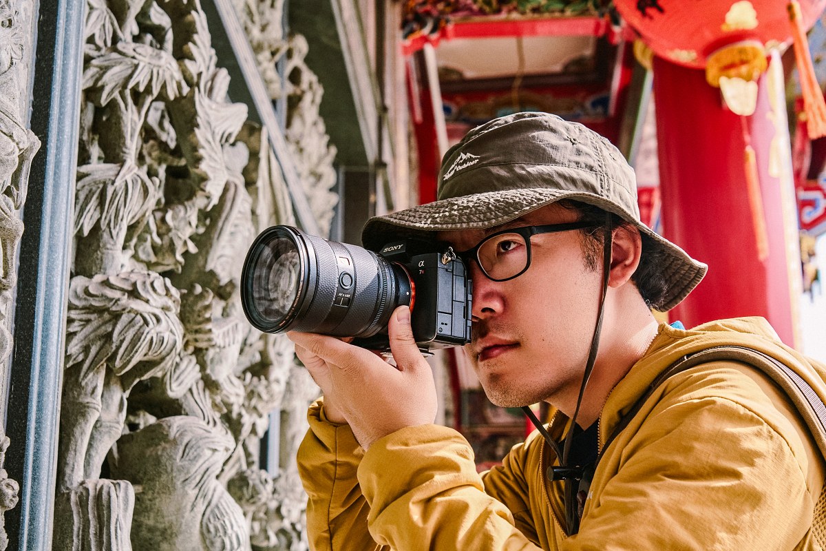 當初要從單眼相機轉換到無反系統前,黃柏雯曾做過深入的比較與研究,他注意到 Sony α7R 系列在機身輕巧的同時,仍搭載高畫素的全片幅感光元件,讓重視機動性與影像細節的他,決定加入 Sony Alpha 陣營。
