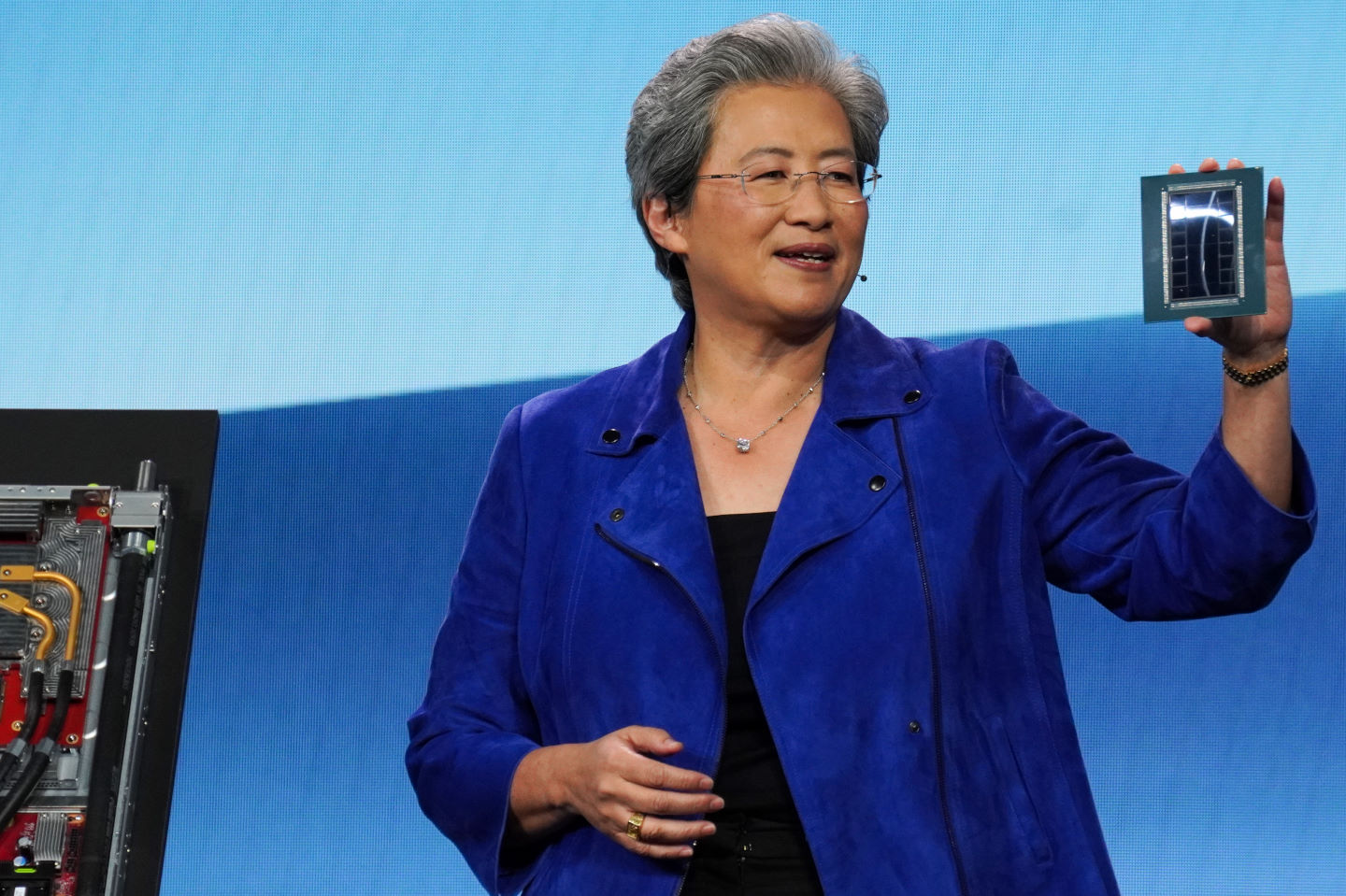 Helios的主角是Instinct MI455X加速器，每組運算托盤中可以容納4組Instinct MI455X。