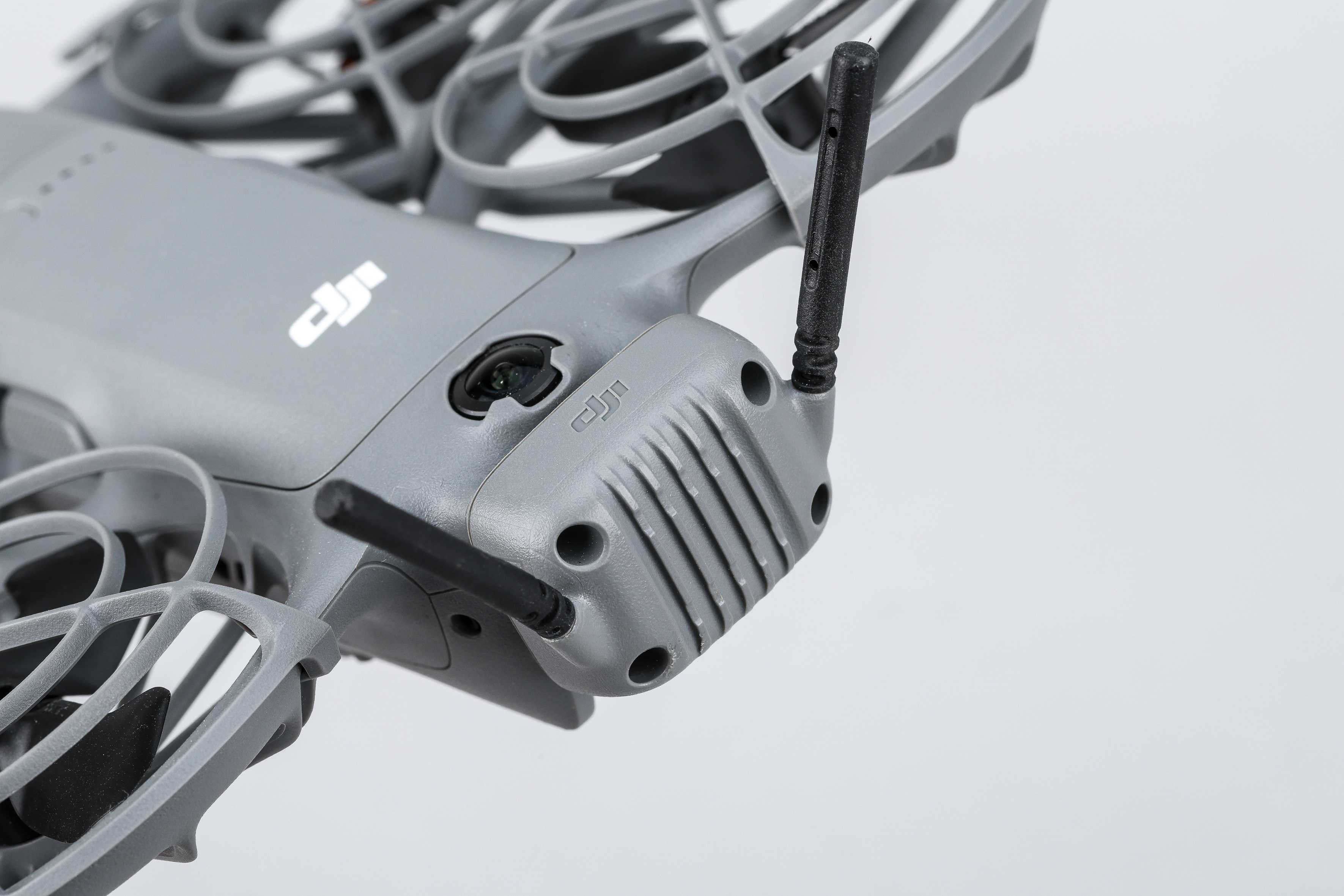 圖傳模組:搭配遙控器或飛行眼鏡時,可實現即時、穩定且低延遲的畫面回傳能力。