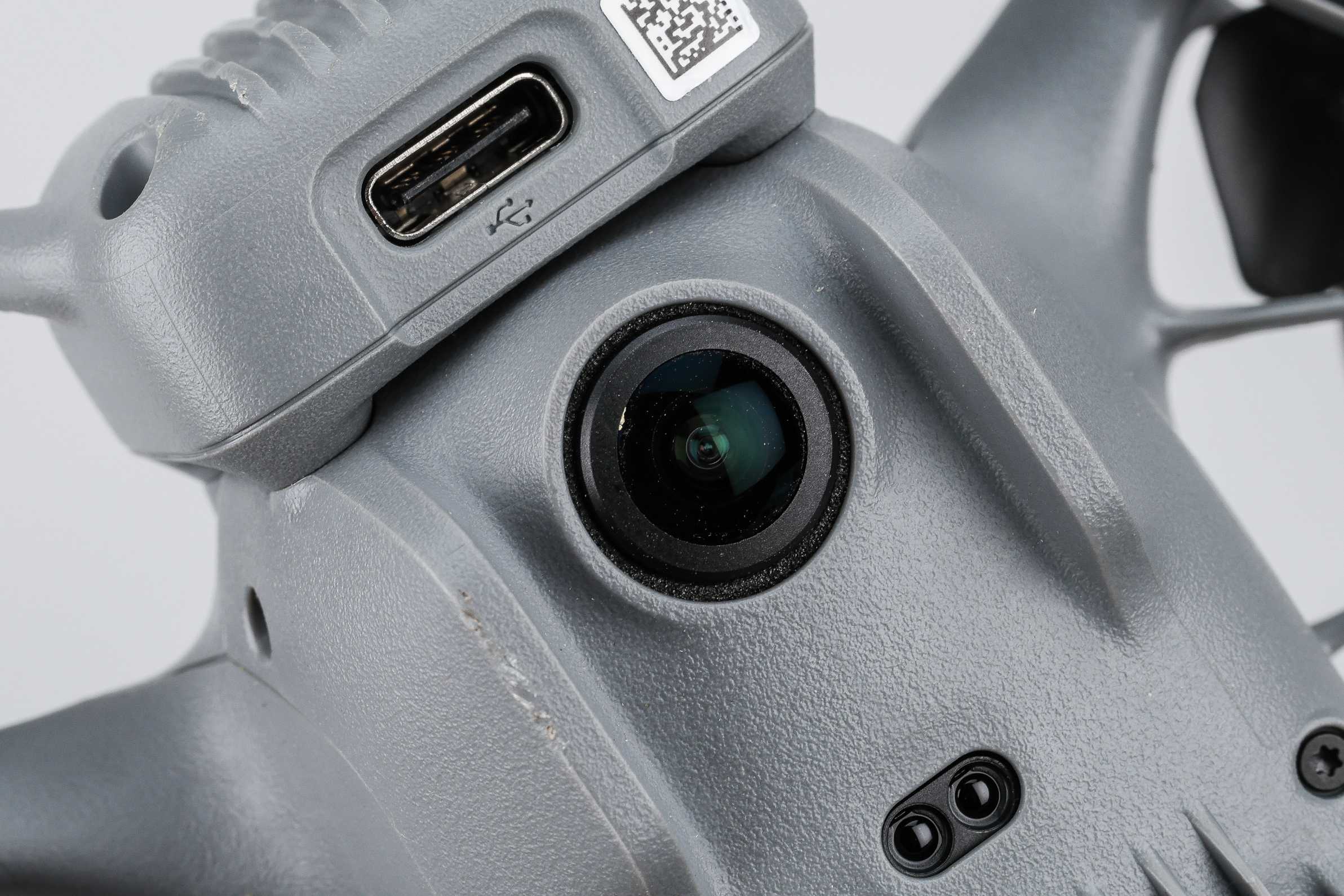 全向單目視覺系統:具備水平全向和上方障礙物感測能力,可即時感應四周障礙。