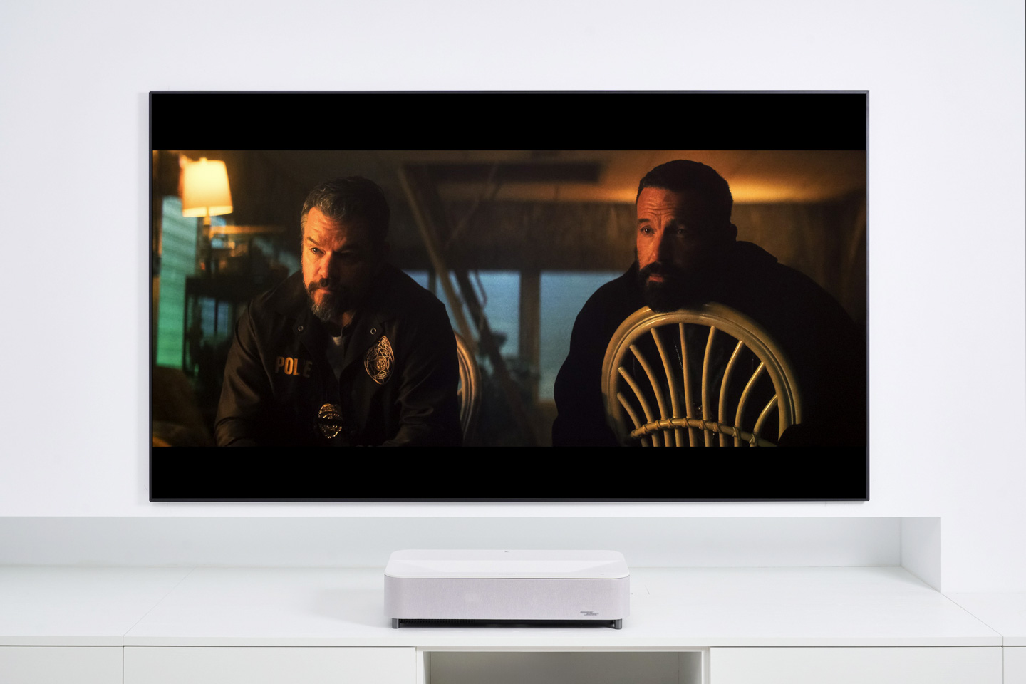 Netflix 電影「全信沒收」一景。