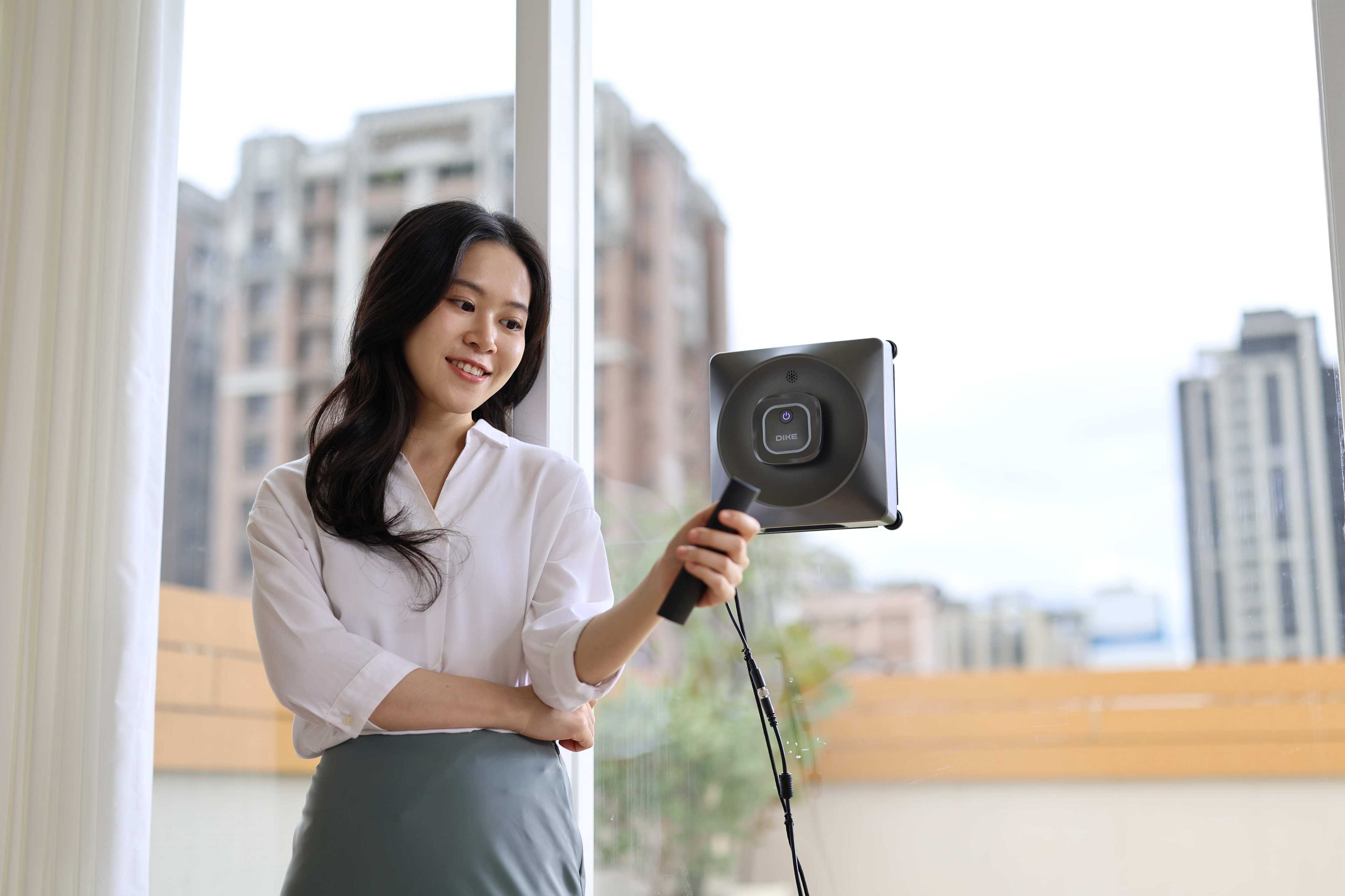 DIKE X2 仿生擦窗機器人與等離子除菌烘碗機正式在台上市