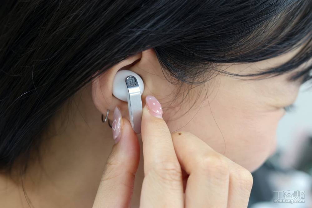 Galaxy Buds 4 Pro 旗艦耳機降噪變聰明，操作體驗有感升級