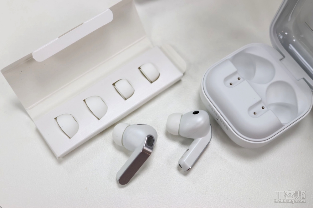 Galaxy Buds 4 Pro 旗艦耳機降噪變聰明，操作體驗有感升級