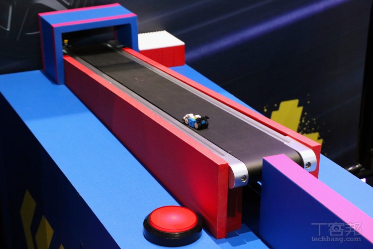 樂高《拼出夢幻愛車》闖關活動於桃園台茂購物中心登場！現場朝聖 1:1 比例樂高 F1 法拉利模型