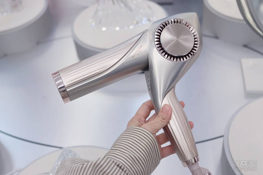 恆隆行代理日本 ReFa 美髮新品：智能感應控溫吹風機與離子夾正式在台上市