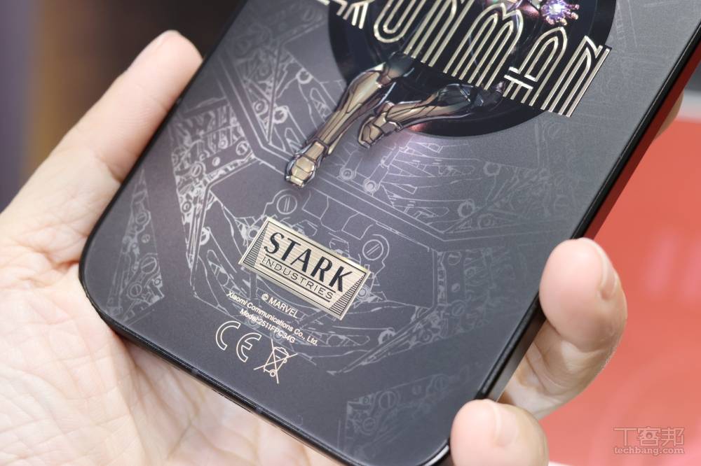好浮誇！小米推 POCO X8 Pro 鋼鐵人限定版，史塔克工業黑金配色上身