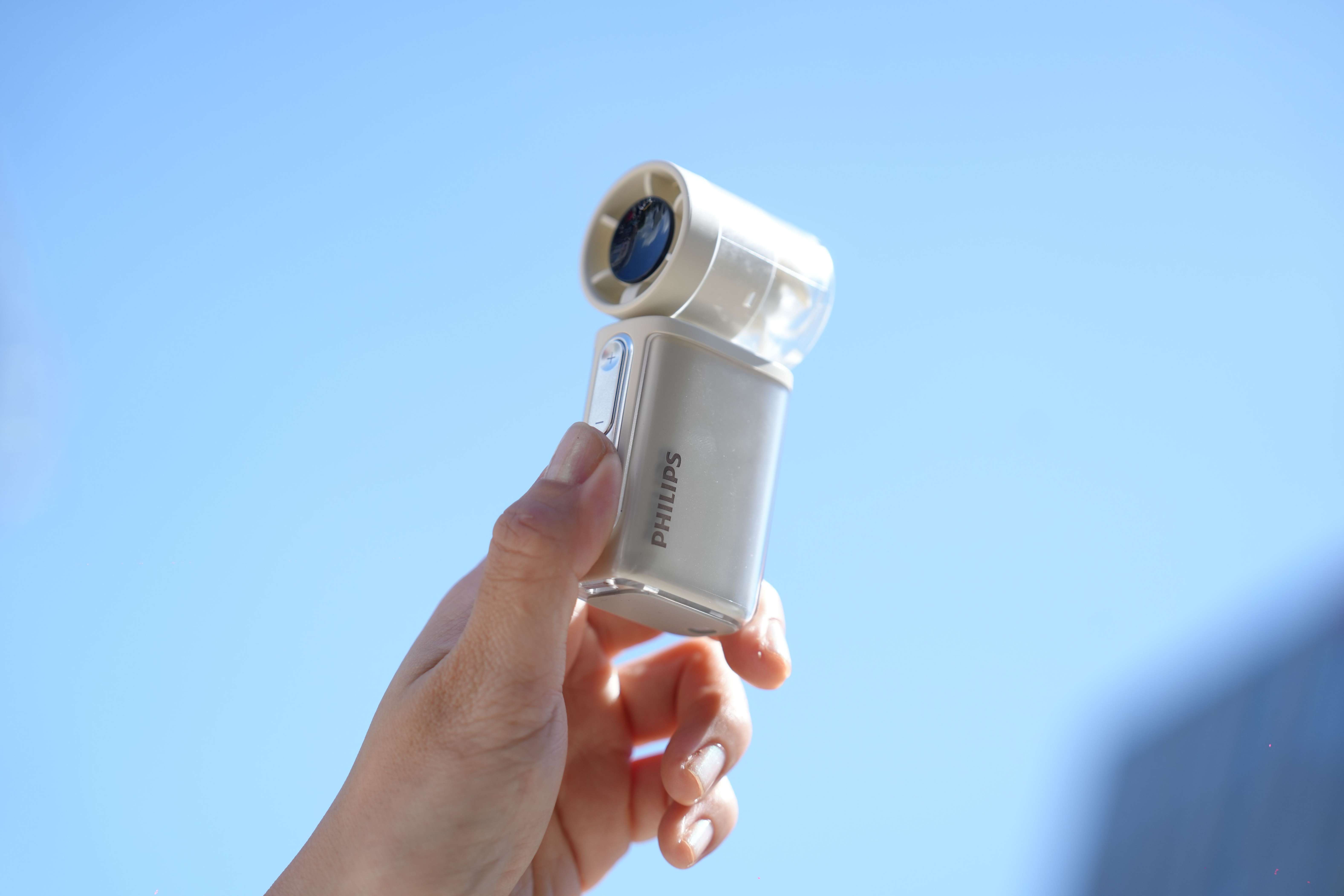 縮減 50% 體積！PHILIPS 推出 GoodCube 系列行動電源，採用半固態電芯、支援 35W 快充