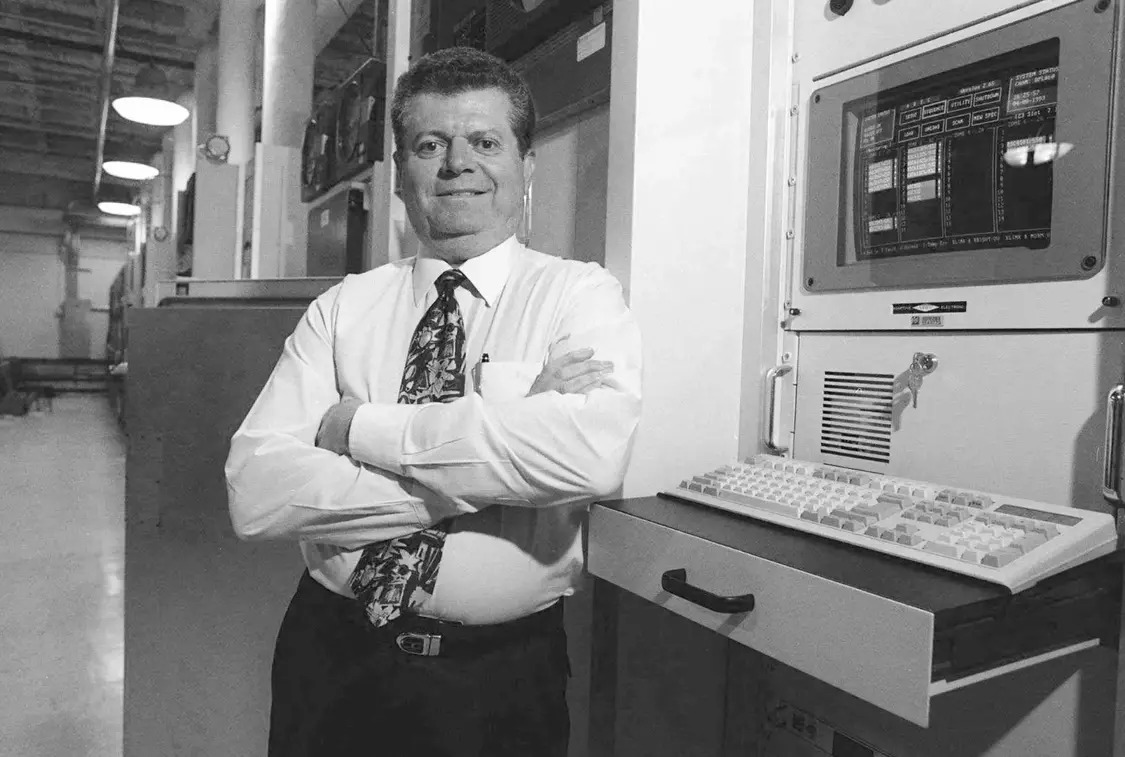 蘋果50年8任CEO懶人包！從Michael Scott 到特納斯，看懂蘋果帝國的轉型與挑戰