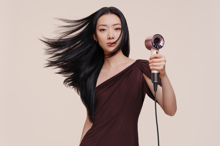 Dyson 發表全新 Supersonic Travel 隨行吹風機！主打零熱損傷與全球電壓設計，售價萬元有找