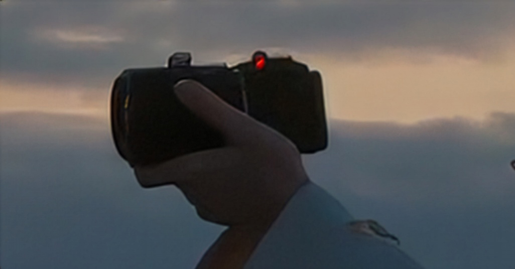 Canon EOS R6 V 宣傳照流出！一覽新機外觀設計與電動變焦新鏡體積等細節