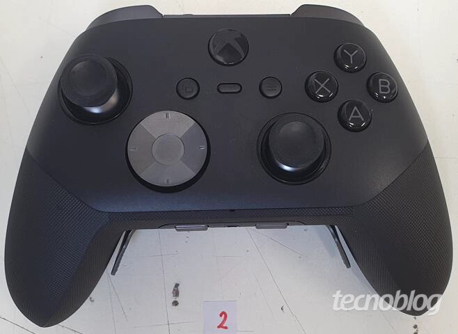 疑似微軟 Xbox Elite 3 手把圖片曝光：新增「雲端模式」與模組化雙滾輪設計