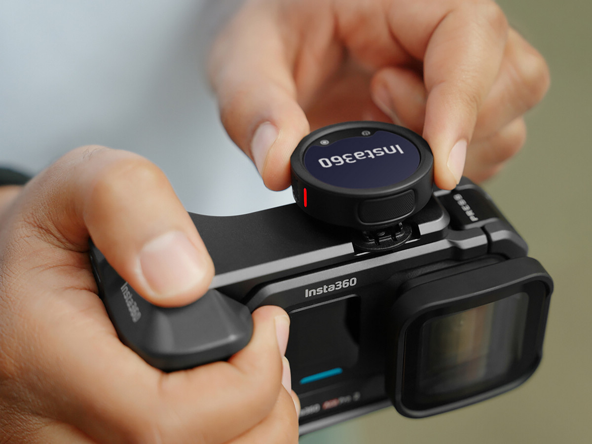 Insta360 發表 Mic Pro 無線麥克風:首創 E-Ink 電子紙螢幕與三麥克風陣列