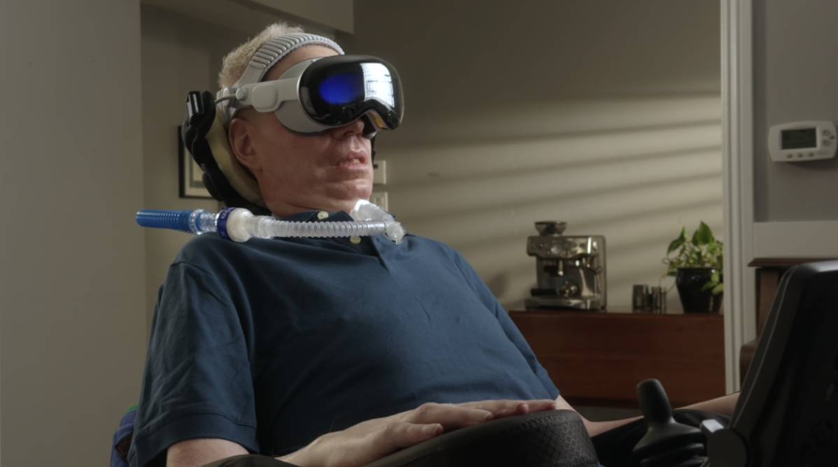 Apple 發表全新輔助功能：Apple Intelligence 讓影片自動生成字幕、Vision Pro 能眼控輪椅