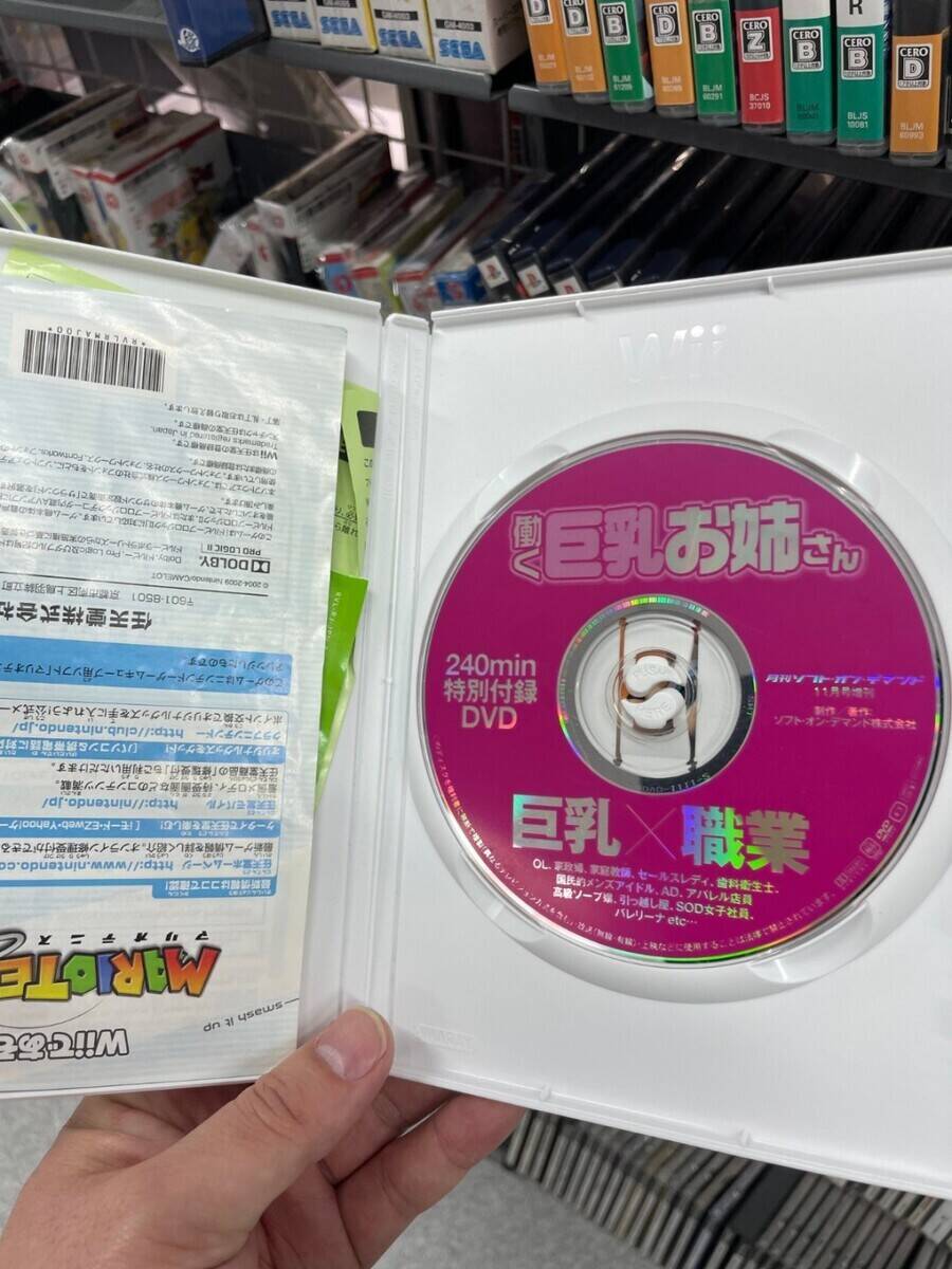 買瑪利歐送成人片?日本玩家購入二手遊戲盒,開箱驚見「粉色驚喜」引爆網路熱議