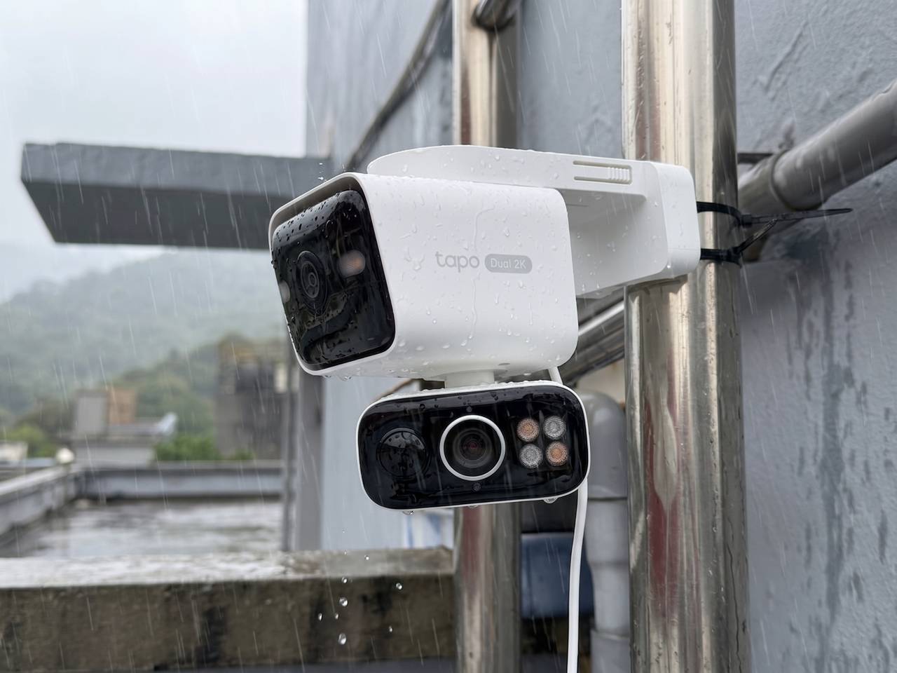 TP-Link 首款電池雲台式 Wi-Fi 攝影機，2K 雙鏡頭 X 太陽能供電，Tapo C645D KIT 戶外無線監控實測，24/7 全天候快照超安心