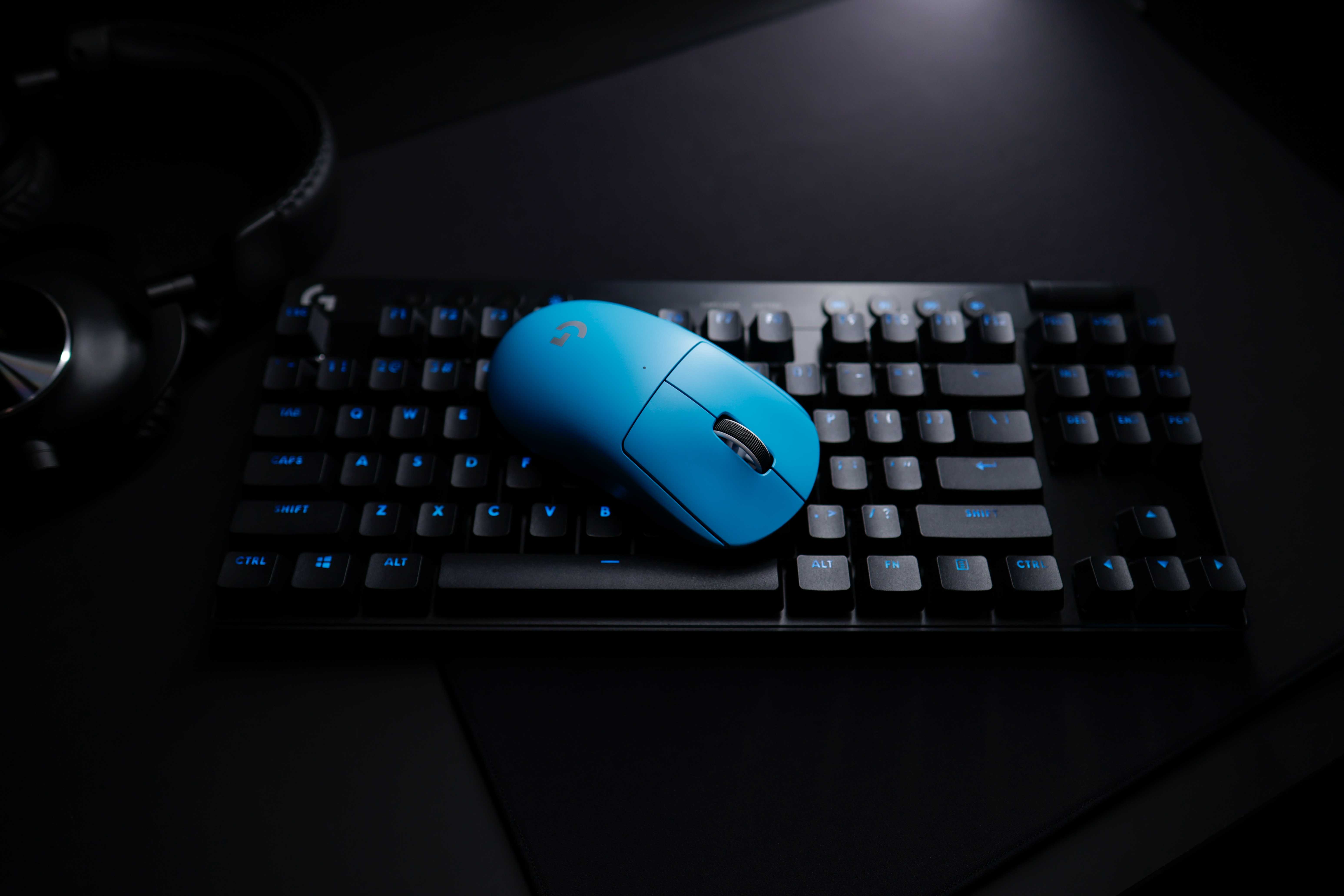 羅技 Logitech G PRO X SUPERLIGHT 2 電競滑鼠推出「電光藍」特別版,618 購物優惠活動同步登場