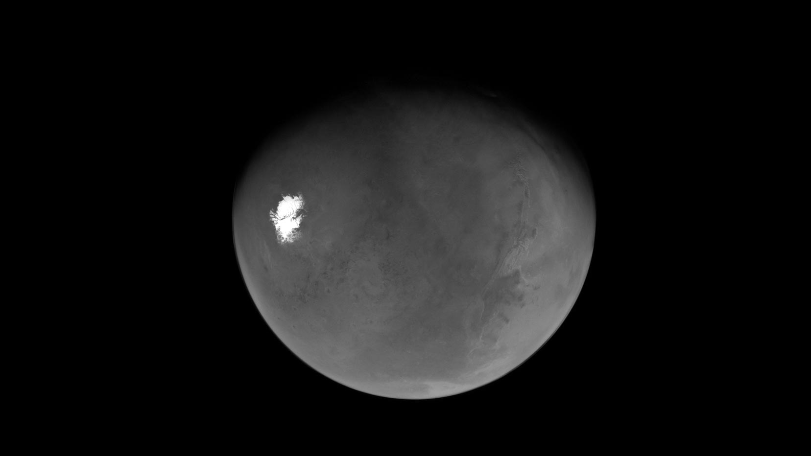NASA「靈神星」太空探測器成功藉由火星「引力彈弓」加速，回傳新月火星照