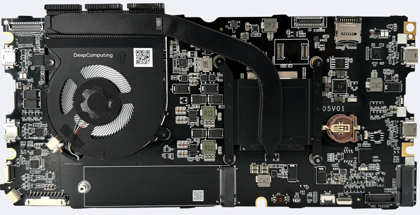 DC-ROMA RISC-V Mainboard III搭載SpacemiT K3 RISC-V AI SoC，具有8組最高時脈達2.5 GHz的RISC-V架構處理器核心。