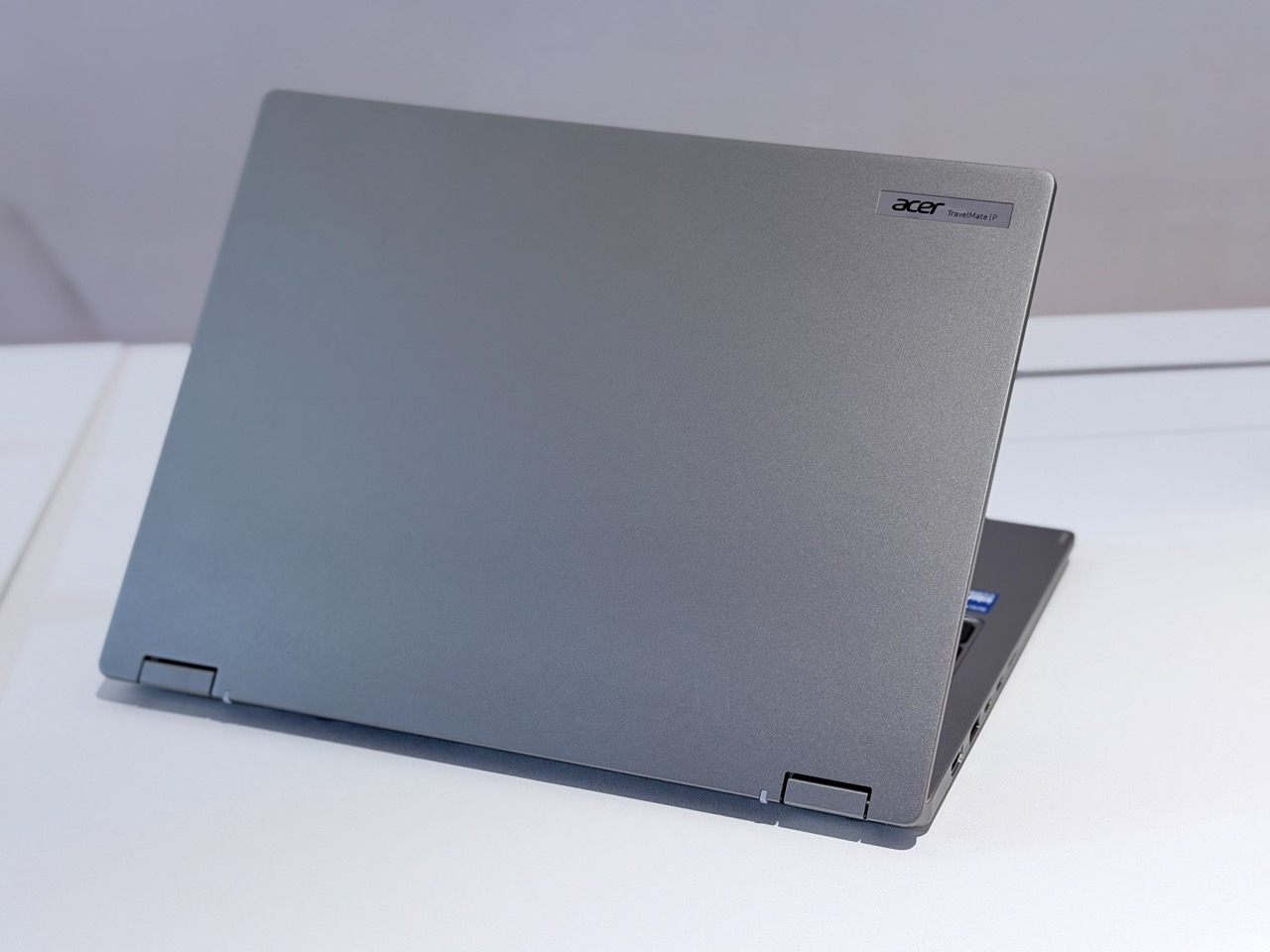 【COMPUTEX 2026】Acer TravelMate P6 AI 登場：150 TOPS 算力、30 小時續航，重量僅 950 克