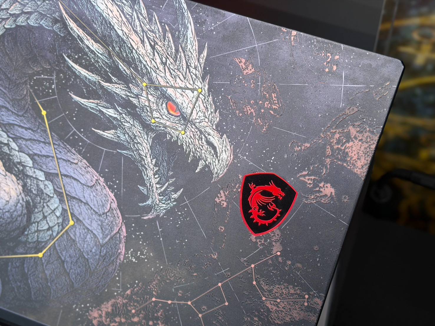 【COMPUTEX 2026】MSI Titan 18 HX 史詩天龍座典藏特仕版搶先看！40 周年紀念款、4K Mini LED 螢幕