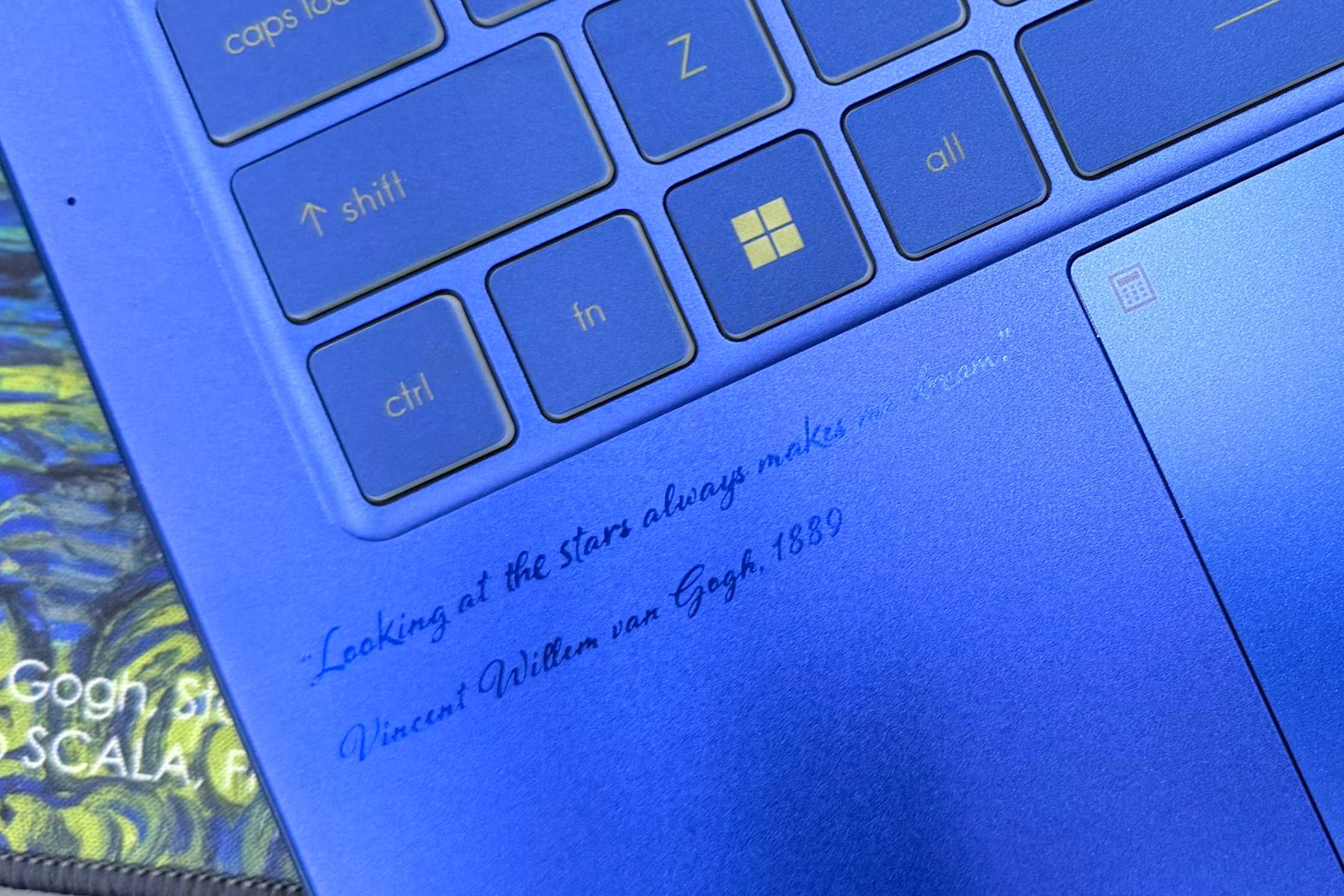 【COMPUTEX 2026】MSI Prestige 14 Flip AI+ 梵谷特仕版亮相！《星夜》與《隆河上的星夜》化身 AI 筆電