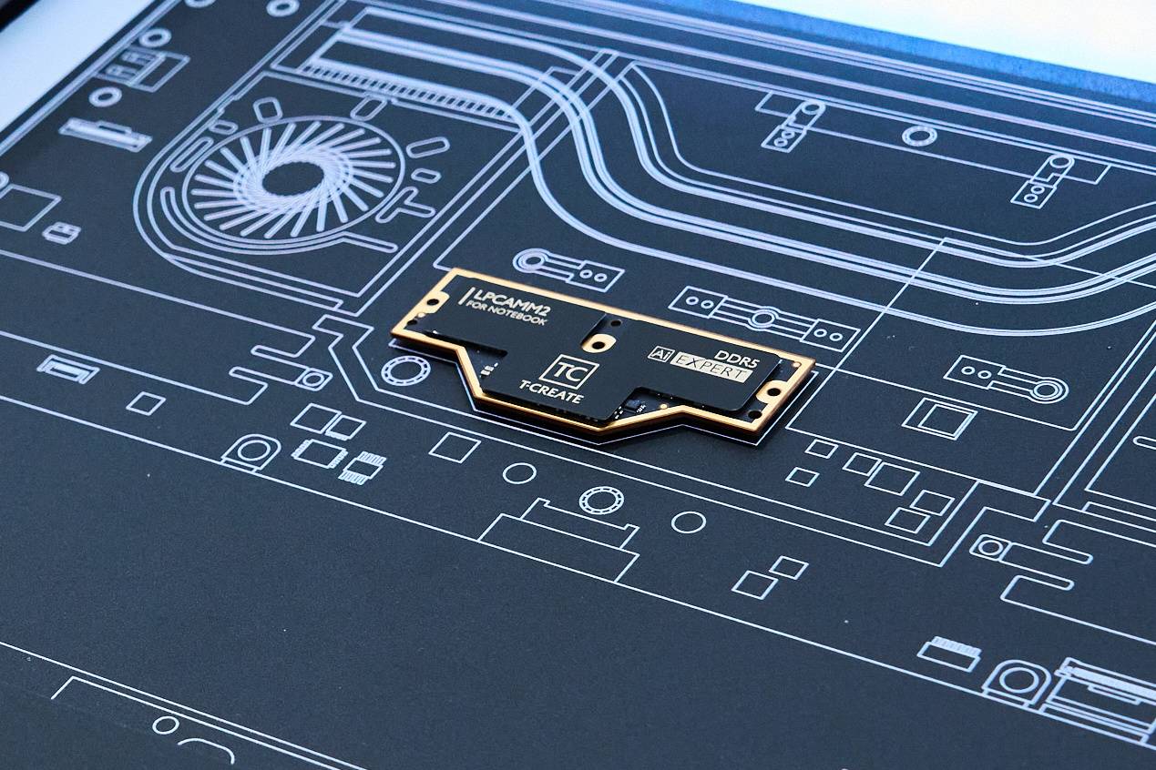 T-CREATE EXPERT AI LPCAMM2 DDR5 記憶體採用可換式 LPCAMM2 模組設計，為新世代工作站筆電打造更靈活的記憶體升級架構。