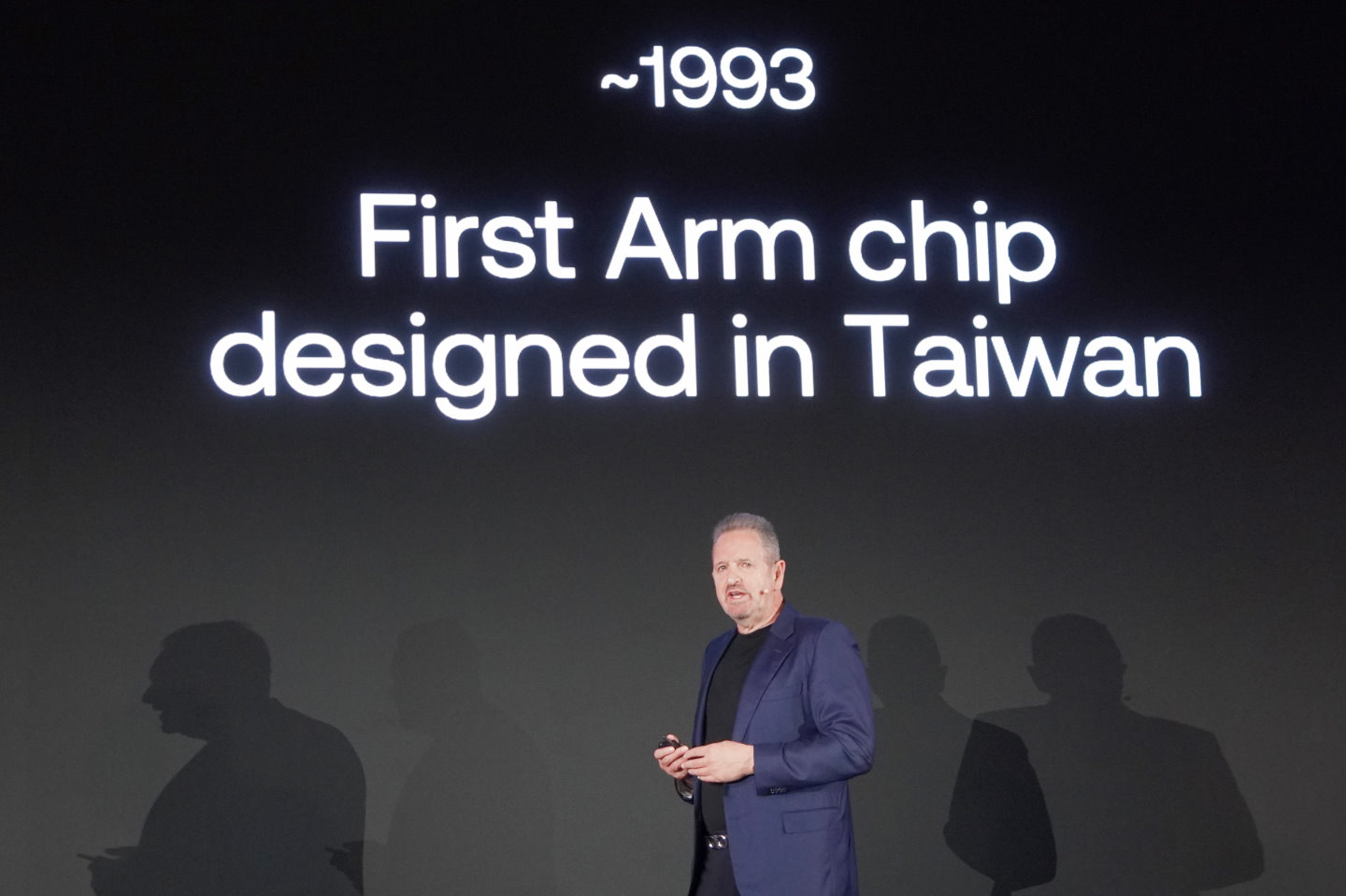 接著回顧1993年第一款在台灣設計的Arm晶片。