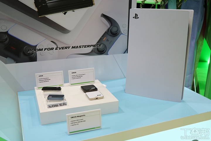 AGI 於現場展示包含 AI828 PCIe Gen5 SSD、EDM38 Portable SSD 與 EM158 Magnetic 磁吸式外接SSD，滿足 PS5 主機用戶與行動創作者的高速儲存需求。
