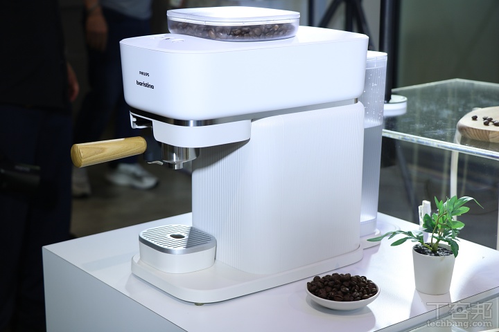 飛利浦 Baristina 義式咖啡機在台上市!一按一滑完成現磨現煮,售價 14,900 元