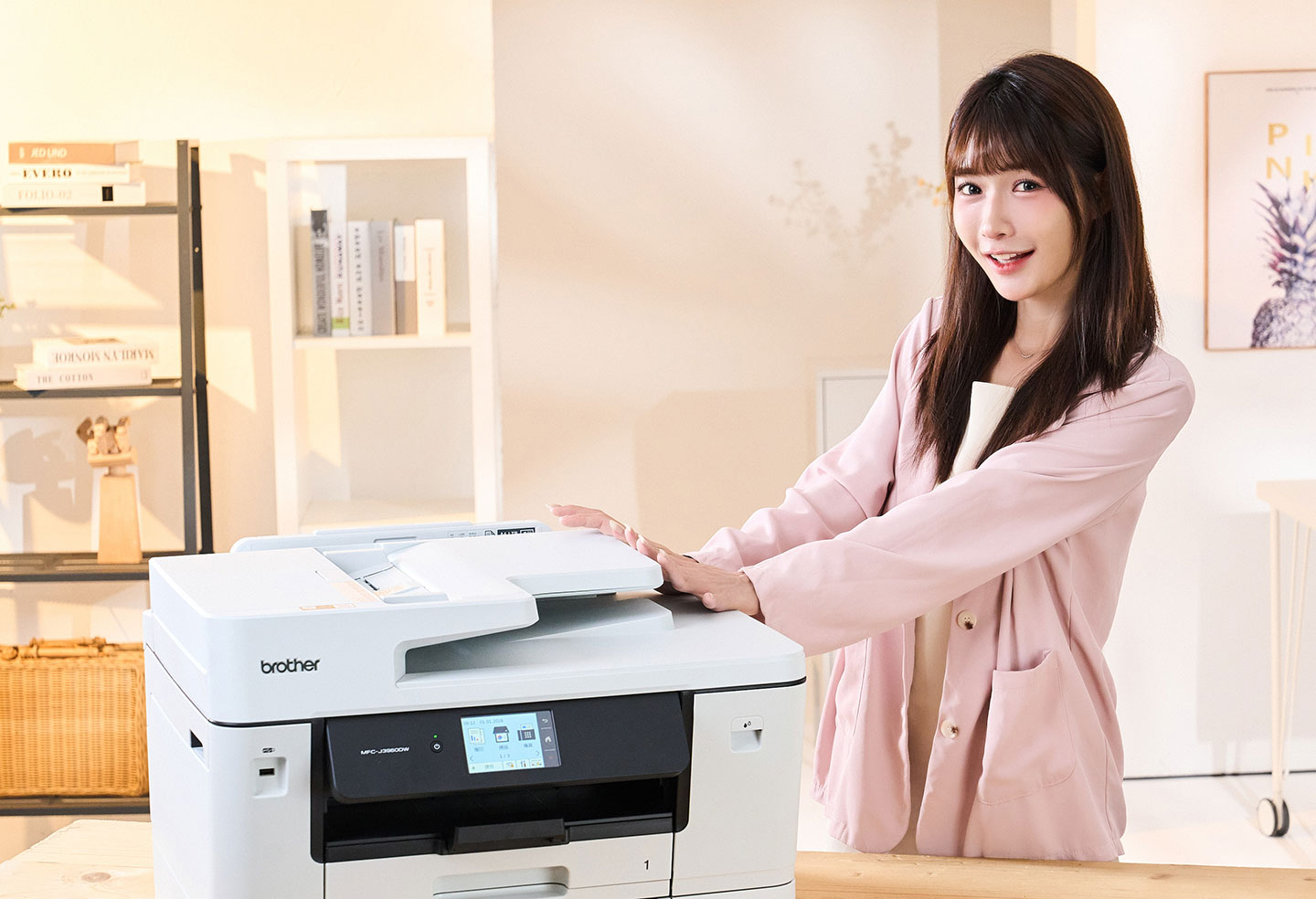 MFC-J3960DW 頂部配置有 ADF 自動送稿機。