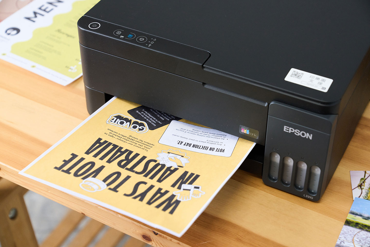 Epson L3310 的耐用張數可達 5 萬張水準，比前代機種提升許多，加上運作平均耗電僅 12W，能為頭家老闆們省下更多電費。