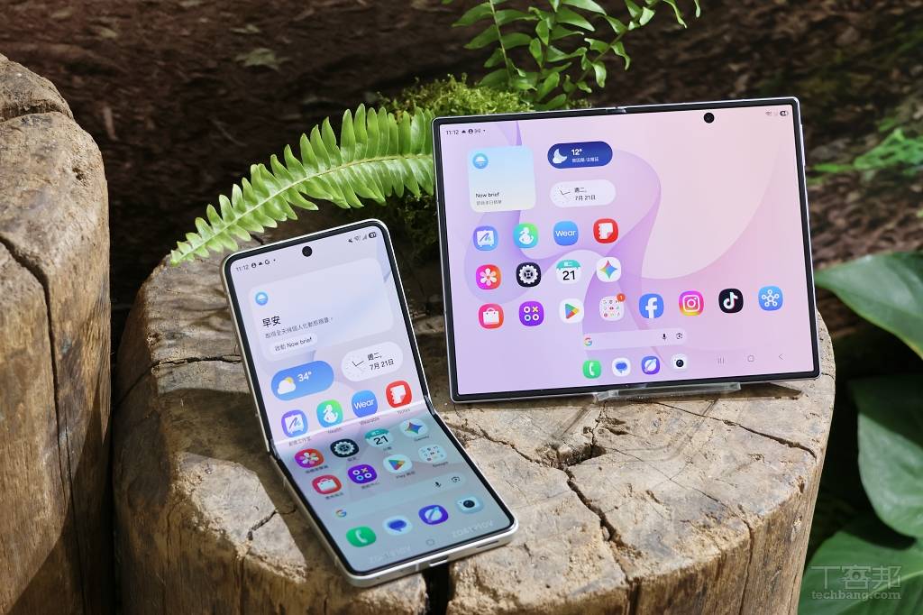 Galaxy Z Flip 8 與 Galaxy Z Fold 8。