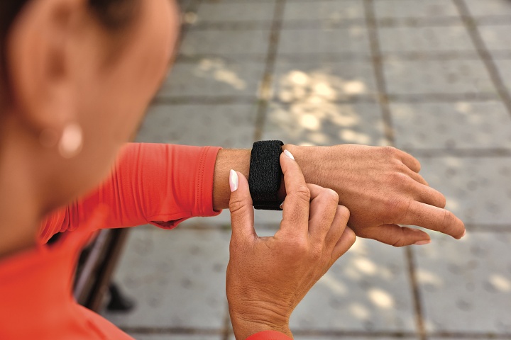 Garmin 首款無螢幕智慧手環 CIRQA 登場!免訂閱健康數據、10 天續航,售價 $6,990 元