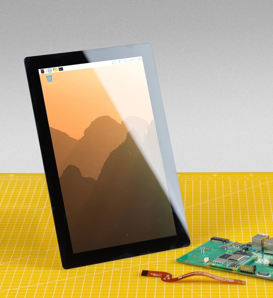 樹莓派推出官方 10 吋 Touch Display 2，具備 1200x1920 高解析度與十點觸控