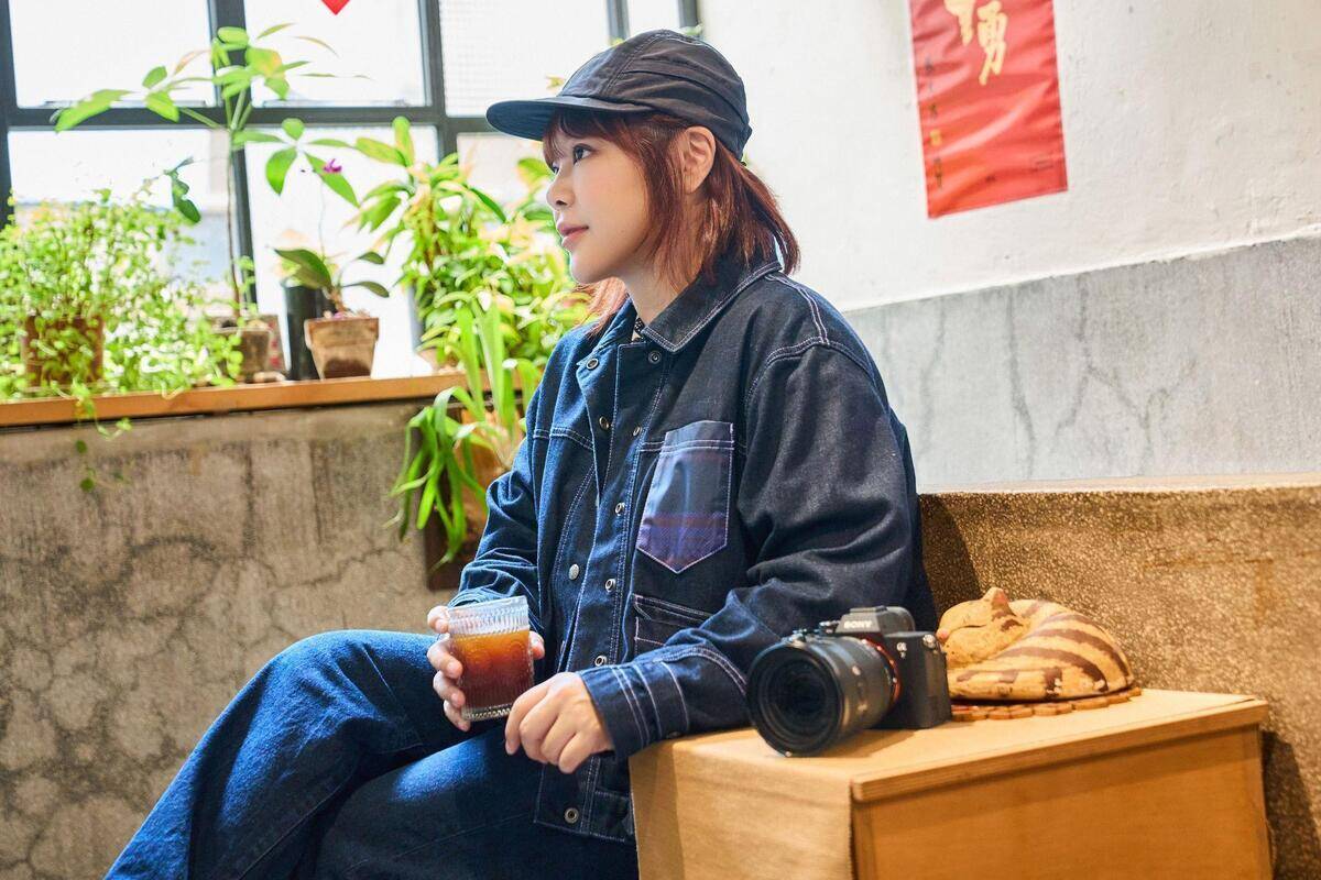攝影師娜綺與 Sony α7 V 的影像對話，用有感升級從容定格日常